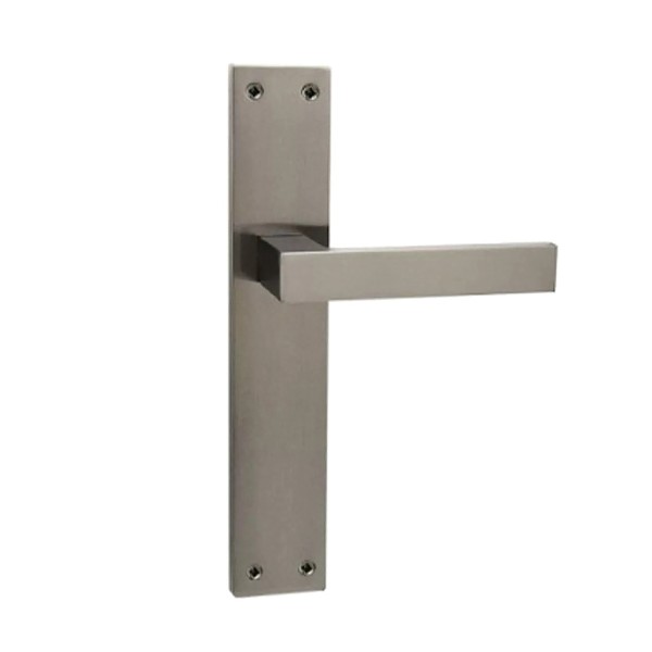 Kristina - Manilla con placa larga ovalada