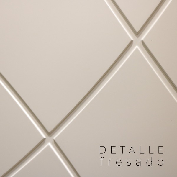 Puerta suelo a techo lacada modelo Barcelona