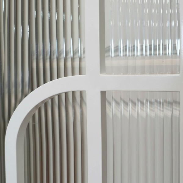 Puerta industrial abatible suelo a techo de madera lacada y cristal  Modelo Anura